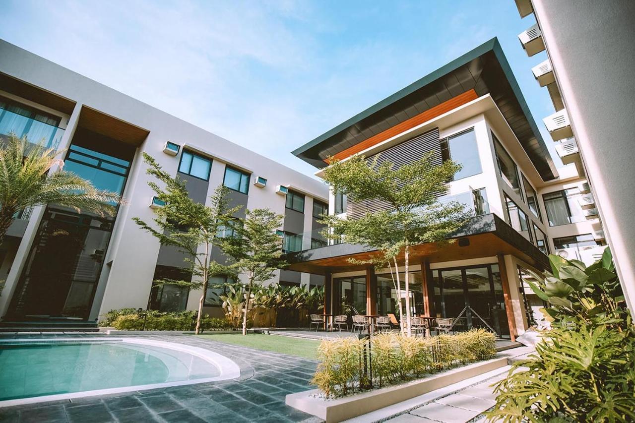 The Maximilian Hotel Cauayan City  Exterior foto